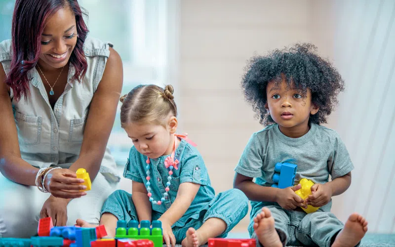 3 mythes sur la profession d'éducatrice à la petite enfance.