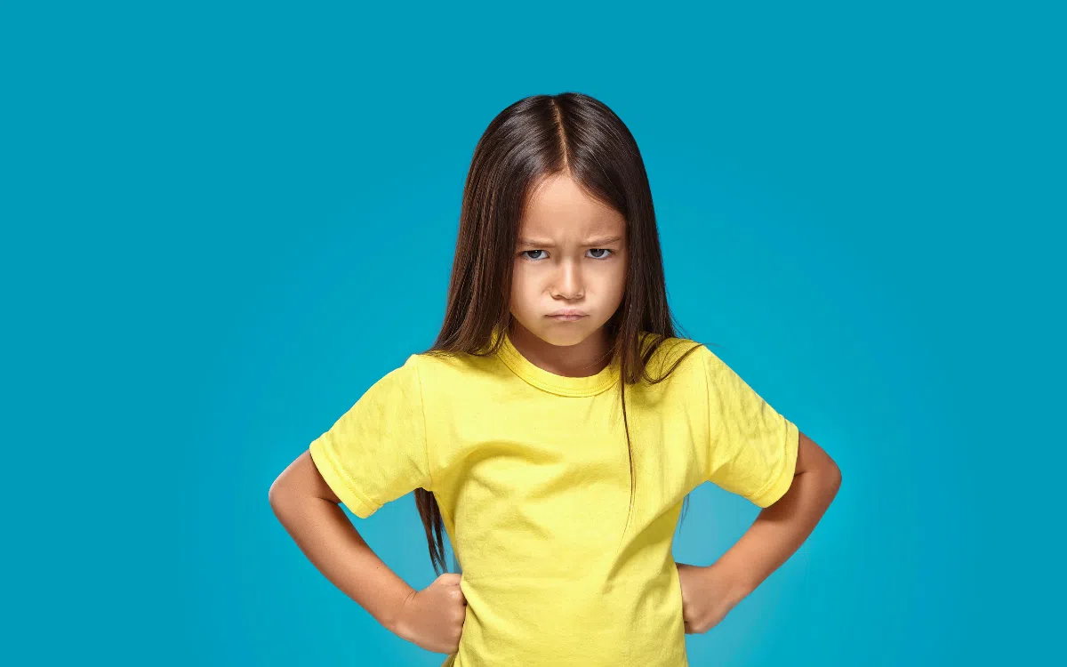 Une enfant qui tient tête à son éducatrice.