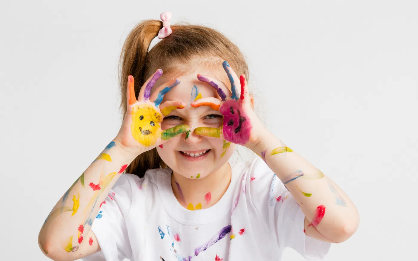 Enfant qui fait des erreurs et qui apprend.