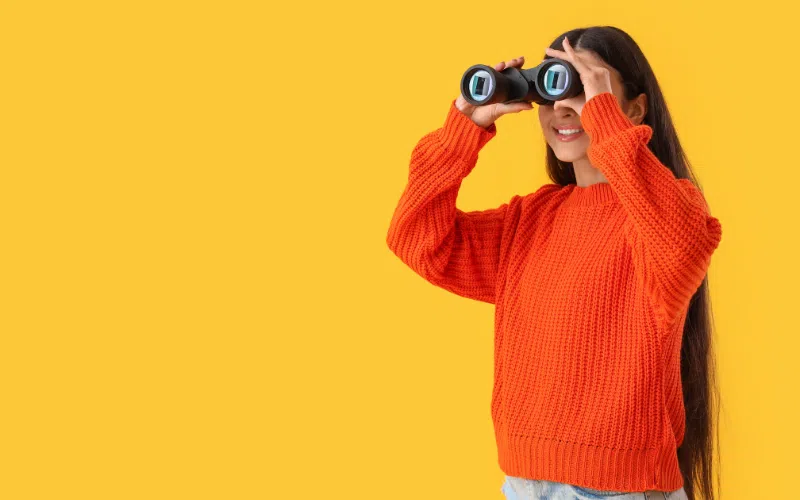 Une éducatrice en pleine observation.