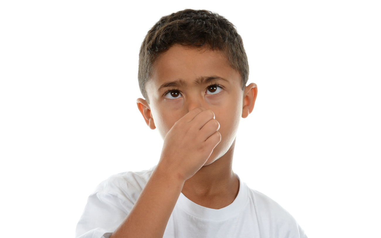 Enfant qui trouve que ca sent mauvais